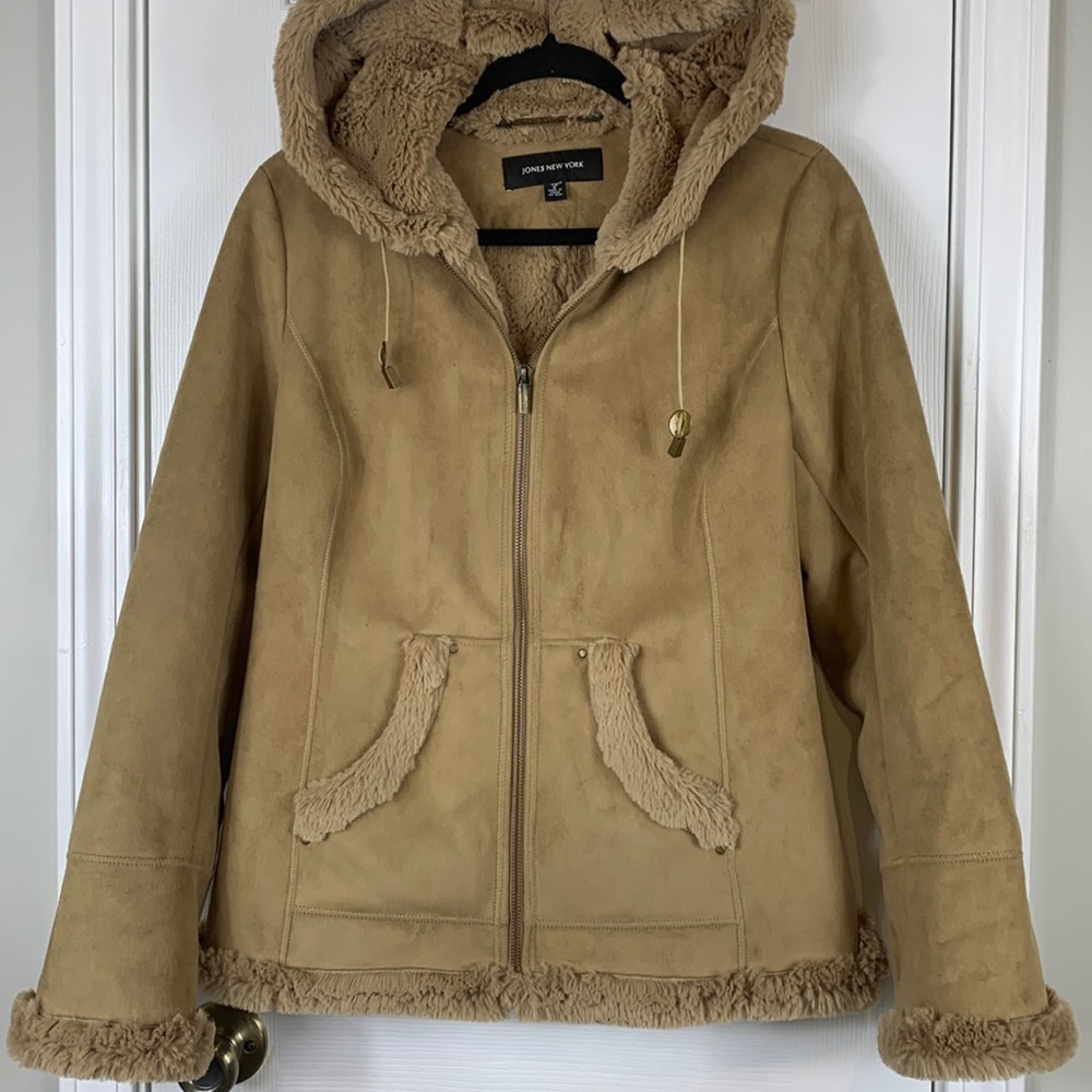 Jones New York tan colored long sleeved hooded jacket size small. Zipper, pocket